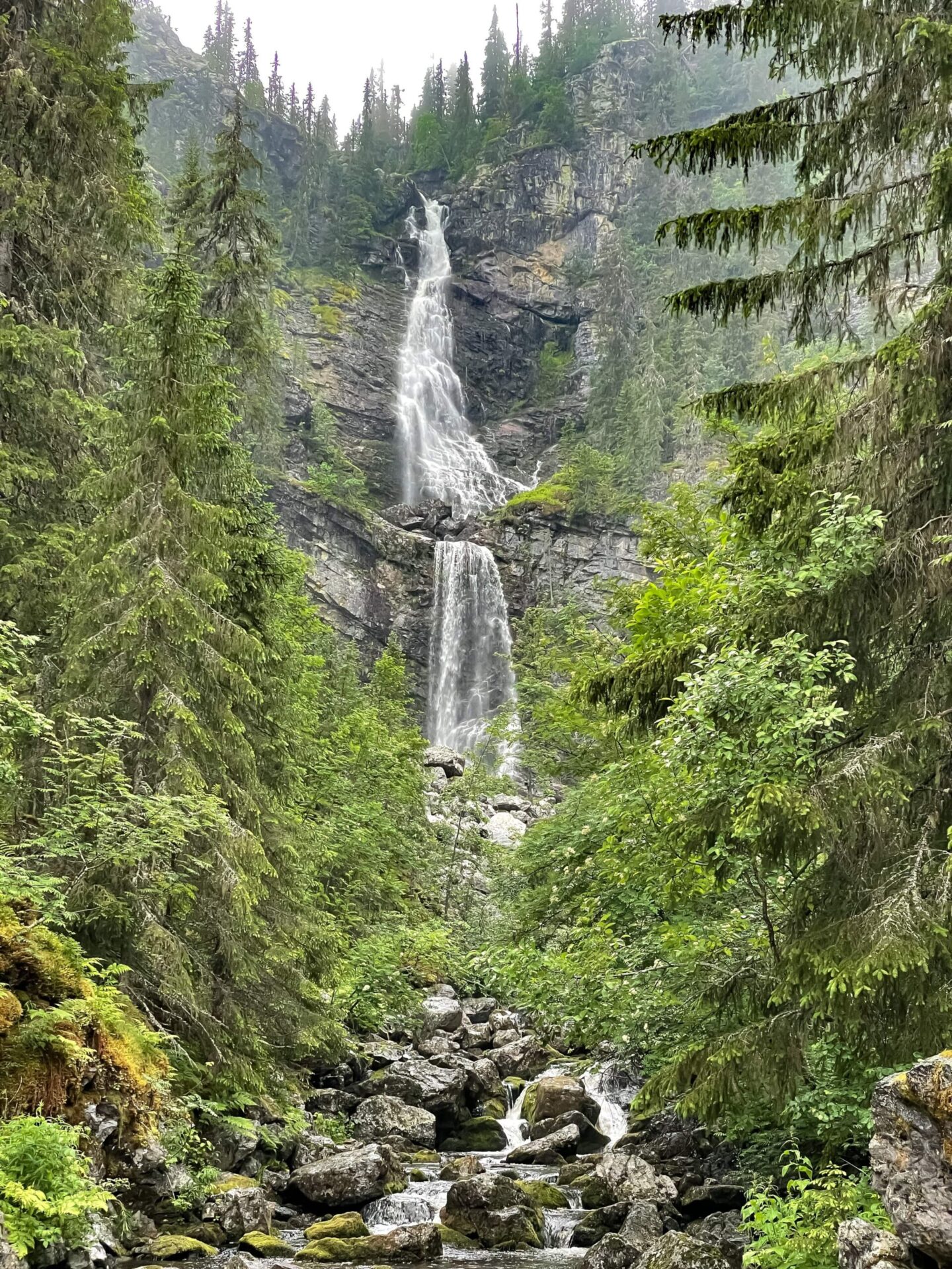 Fettjeafallet, een van de mooie watervallen in Zweden
