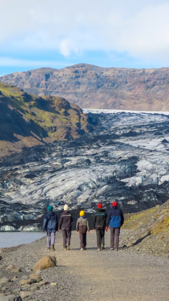 IJsland jeep daktent met kinderen - sólheimajökull gletsjer